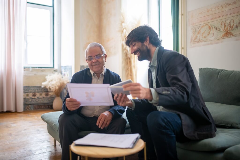 Think of Us Like Your Realtor: How an Eldercare Advisor Actually Works advisors talking to a adult of a senior